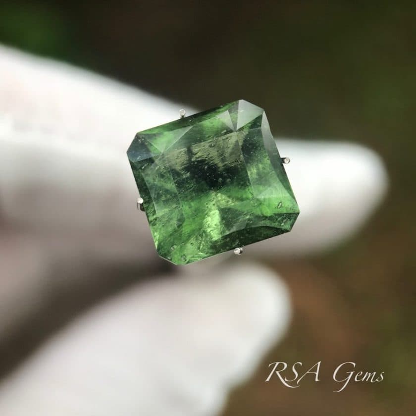 moldavite, Curtains cut