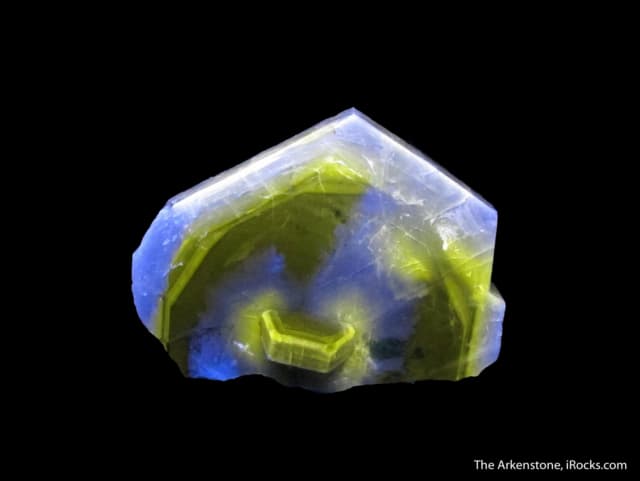 fluorescent fluorapatite - apatite - Portugal