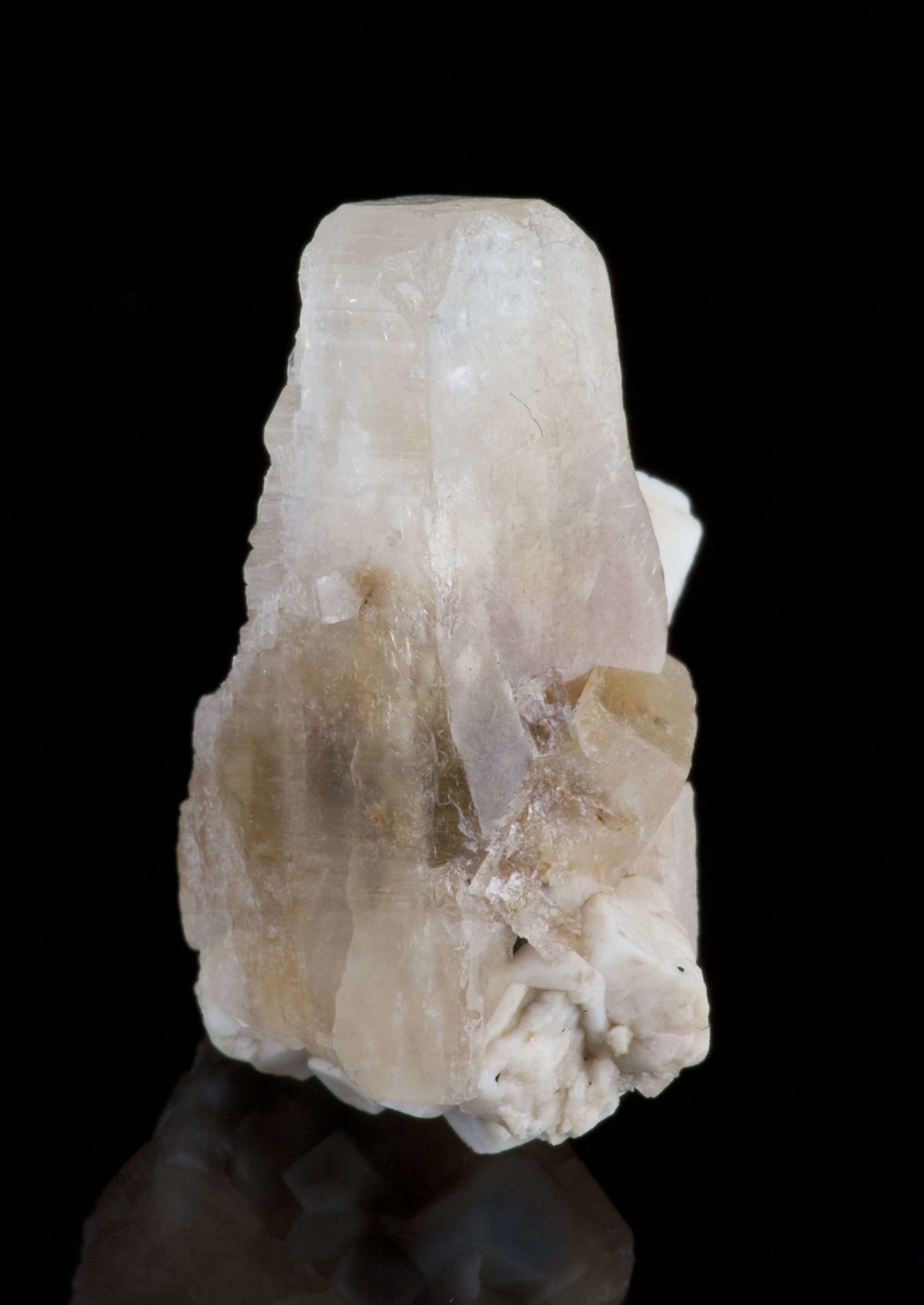 zektzerite crystal, white light