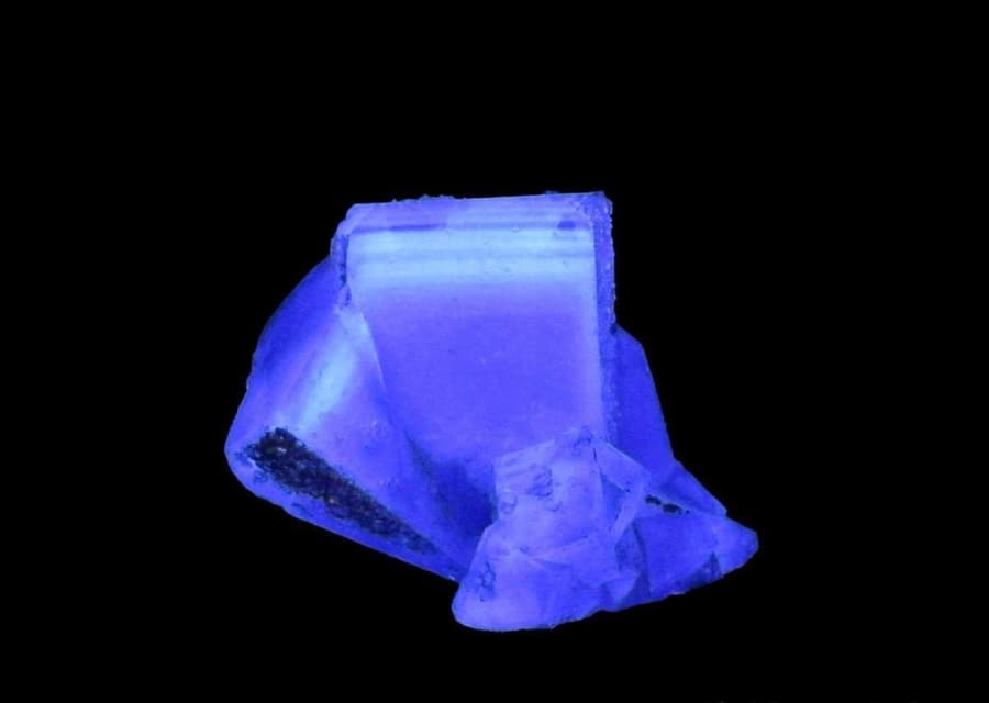 fluorescent fluorite with quartz crystal