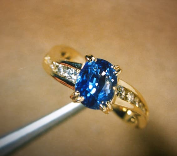 Ceylon sapphire ring