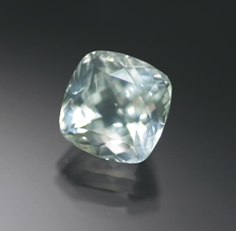 square-cut moonstone 3 - Austria