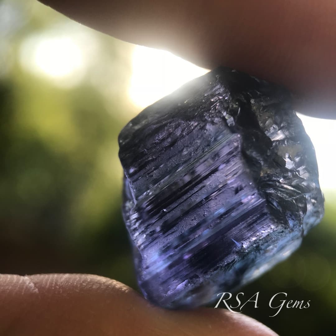 Choosing and Orienting Rough Gemstones