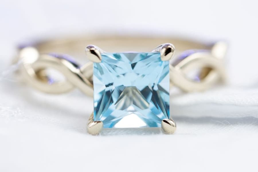 topaz solitaire with twisting band - engagement ring setting