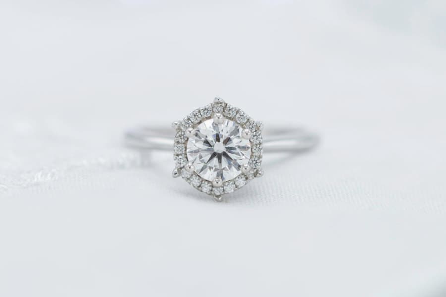 si1 clarity diamond engagement ring